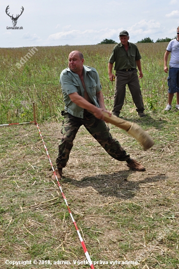 hádzanie flinty do žita