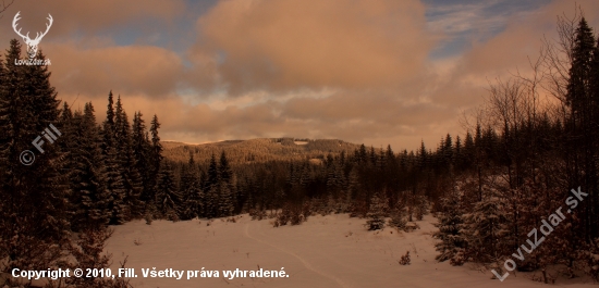 Muránska planina, v pozadí Nízke Tatry