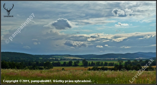 pohľad od Vaľove hôrky ...