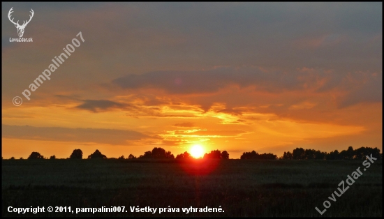 západ nad strniskom ...