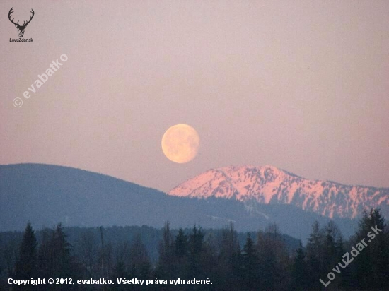 mesiac a Tatry