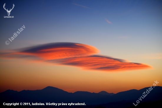 ufo či mrak