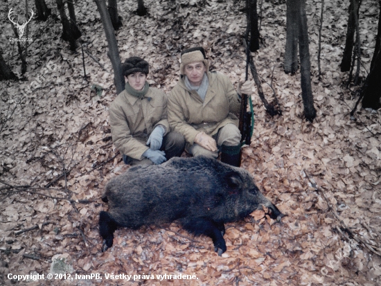 ...Silvestrovský kanec, ja,fotrík a pohodička, r. 1995...