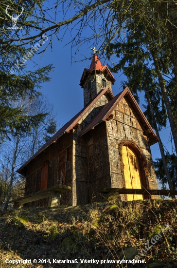 Kaplnka obložená jedľovou kôrou