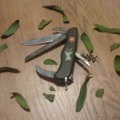 victorinox hunter