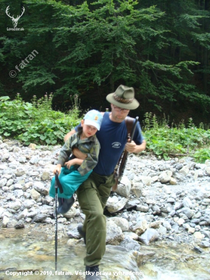 Keď narastiem tak tu vodu preskočím aj sám ešte si aj otca na chrbát vyložím