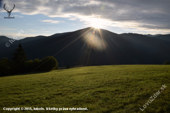 Východ SLNKA nad hrebeňom..