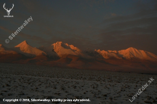 Tatry v zapadajúcom slnku