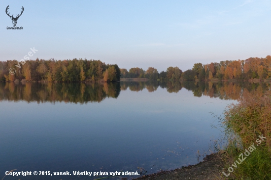 Chomoutovské jezero na podzim