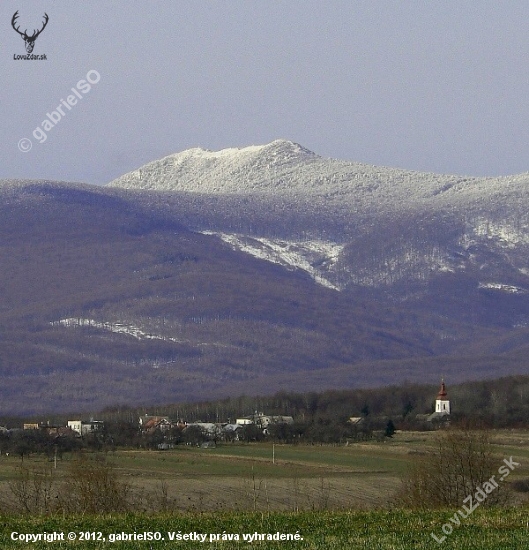 Vihorlat a dedina pod ním z východnej strany.