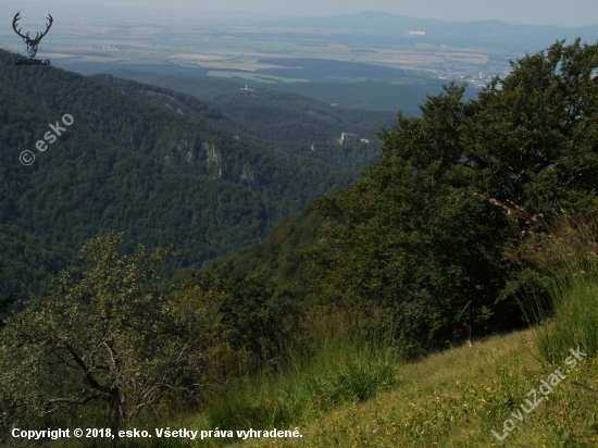 Jankov vŕšok a Uhrovecký hrad