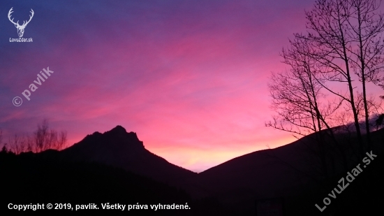 Červené zore nad Veľkým Rozsutcom