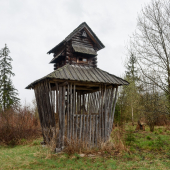 tatranský posedoseník s ptačí budkou ve štítu