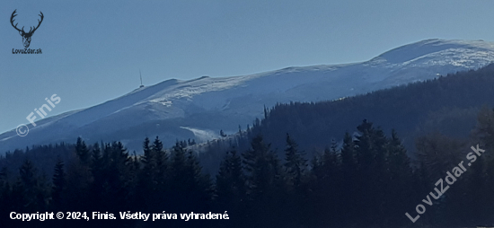 Kráľová Hoľa.Sťa adventná svieca na poludnie.